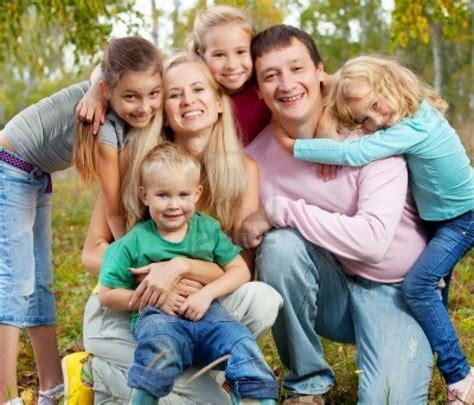 FUNCIONES DE LA FAMILIA