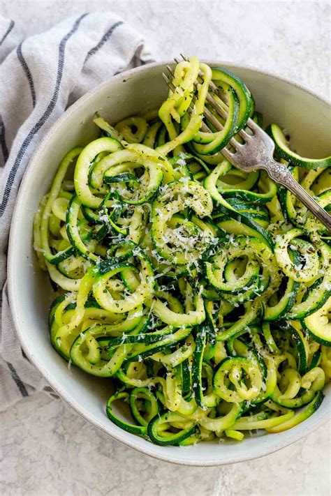 How to Make Zucchini Noodles (Zoodles) - Jessica Gavin
