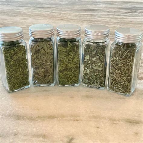 Store Dried Herbs In Jars - How To's