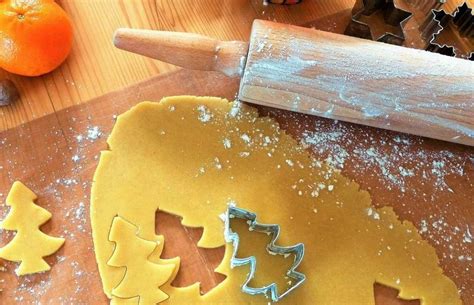 How to Use A Biscuit Cutter (Right Way) - Kitchenfeeds