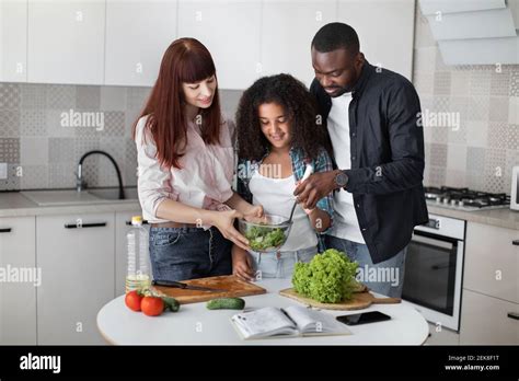 Healthy eating, parents teach kid to cook, weekend at home activity ...