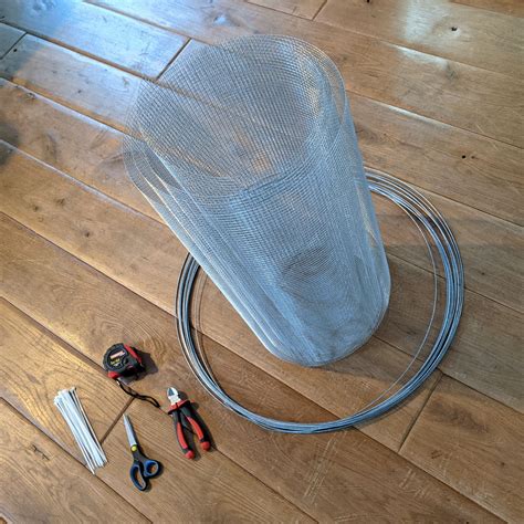 How to Build a Wire Mesh Compost Bin - DIYista.net