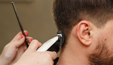 Clipper cutting techniques for men's and boys' standard hair cuts ...