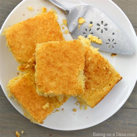 Easy Homemade Cornbread(VIDEO)- Simple Buttery Cornbread recipe