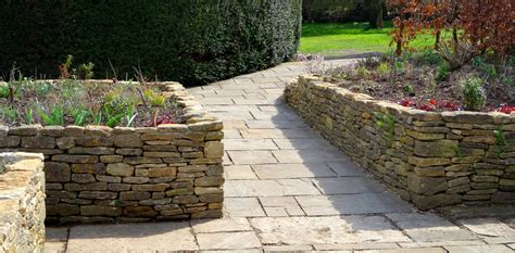 Build Your Own DIY Raised Garden Bed: A Beginner's Guide - Lyngso ...