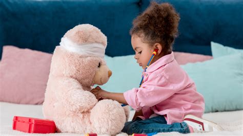 Imaginative Play: The Benefits & Some Tips | Curious World