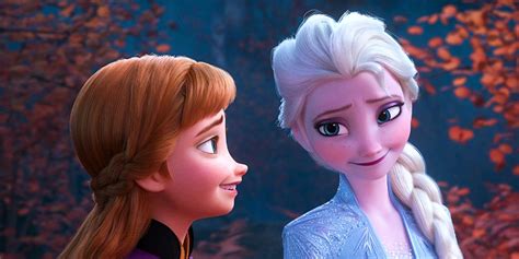 Frozen’s Idina Menzel Has Very Awkward Talks With Disney Parks’ Elsa &amp; Anna