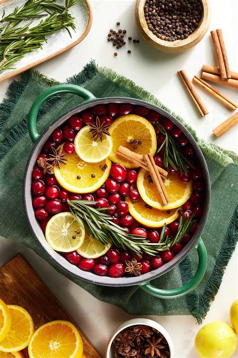 How to Make a Simmer Pot to Fill Your Home with Seasonal Scents