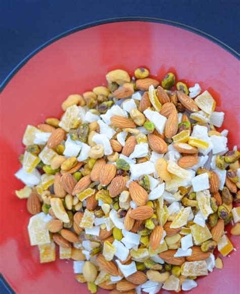 Healthy Road Trip Snacks {Recipes + Ideas}