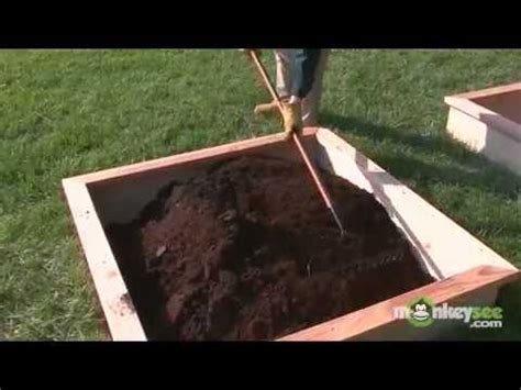 Adding Garden Soil Compost to a Raised Garden Bed | Garden soil ...