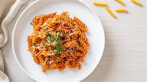 15 Ways To Make Jarred Tomato Sauce Taste Homemade