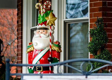 20 of the Coziest Country Inns for the Holidays - Christmas Bed and ...