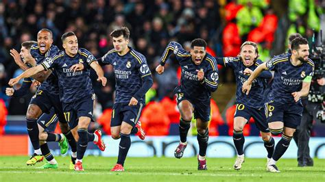 For real food recipes, what’s one easy BTS shot that builds trust and authenticity?