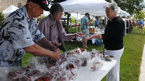 How to find local farm-fresh food & markets while traveling the countryside?