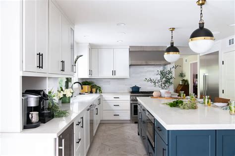 White Kitchen Cabinets Design Ideas