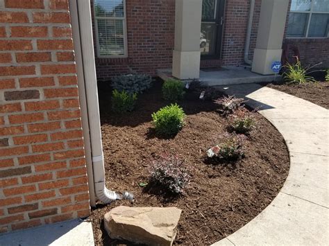 mulch bed landscape | Voss Land & Tree