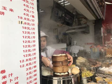 Best ways to eat real, local food affordably while exploring country towns?