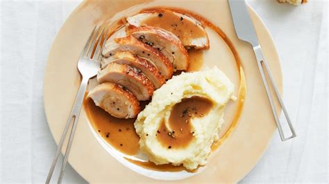 Make-Ahead Gravy is a Pro Thanksgiving Move | Bon Appétit