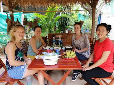 Best tips how and why to eat with locals - Dine With The Locals