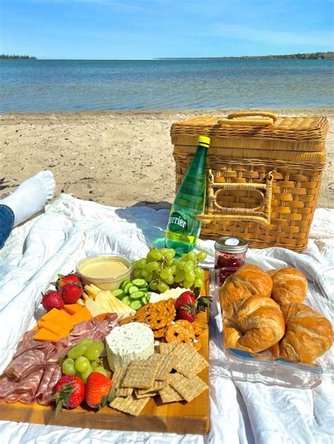 Beach Picnic | Picnic date food, Picnic foods, Breakfast picnic